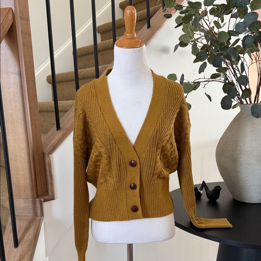 Banana Republic Bronze Olive Cable Knit Cardigan Sweater. Size XS